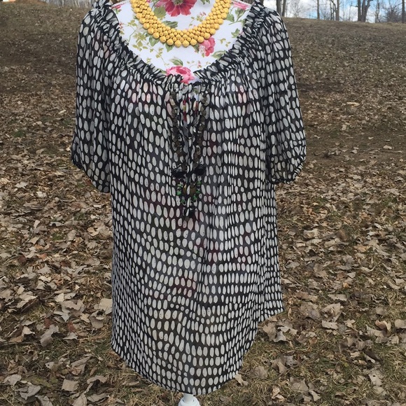 Moda International B & W Blouse - Picture 5 of 6